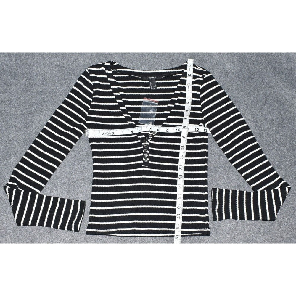 Forever 21 Womens Top Black and White stripes Stretch  V-Neckline - Size Small