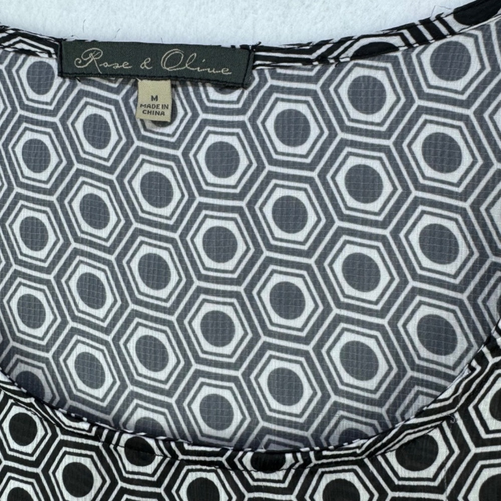 Rose & Olive Top Women Sz M Sleeveless Black and white Scoop Neck