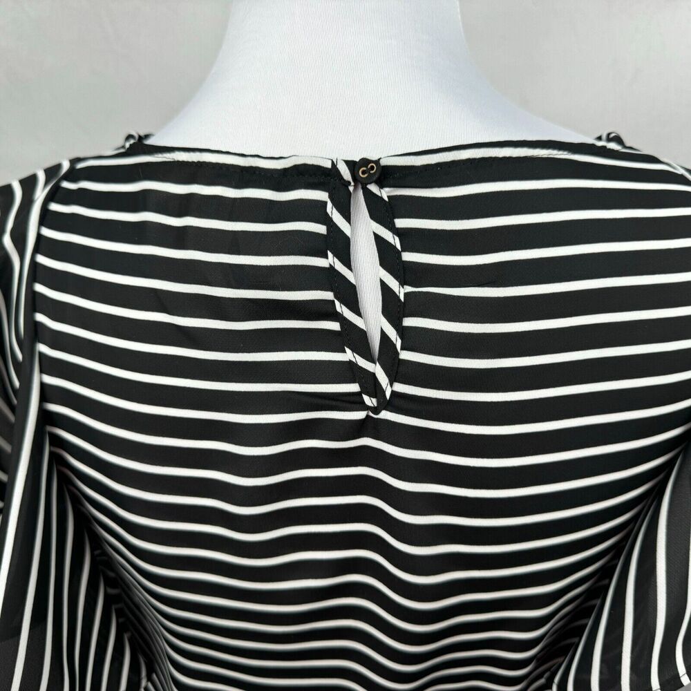 Elle Top Sz XS Flutter Sleeve Black White Stripes Round Neck Keyhole Side Slits