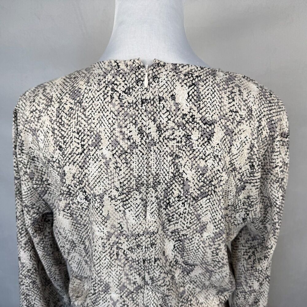 Ann Taylor Sz 4 White Snake Print Gray Black Long Cuffed Sleeve Faux Wrap Peplum