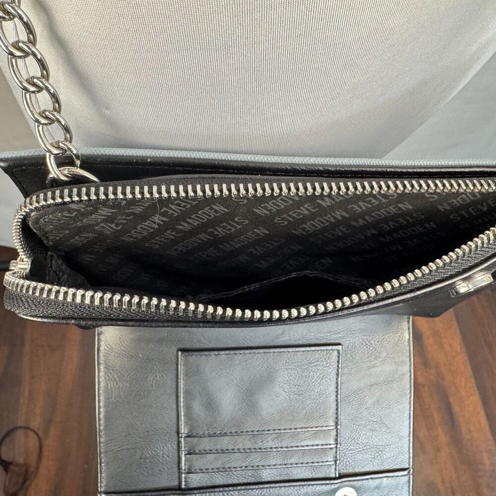 Steve Madden Crossbody Bag with side compartment for cards