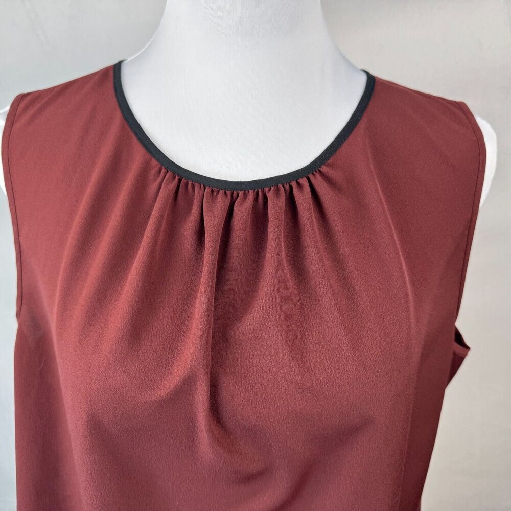 Chaus New York Women Sz M Top Maroon Black Trim Sleeveless Neck Keyhole Career