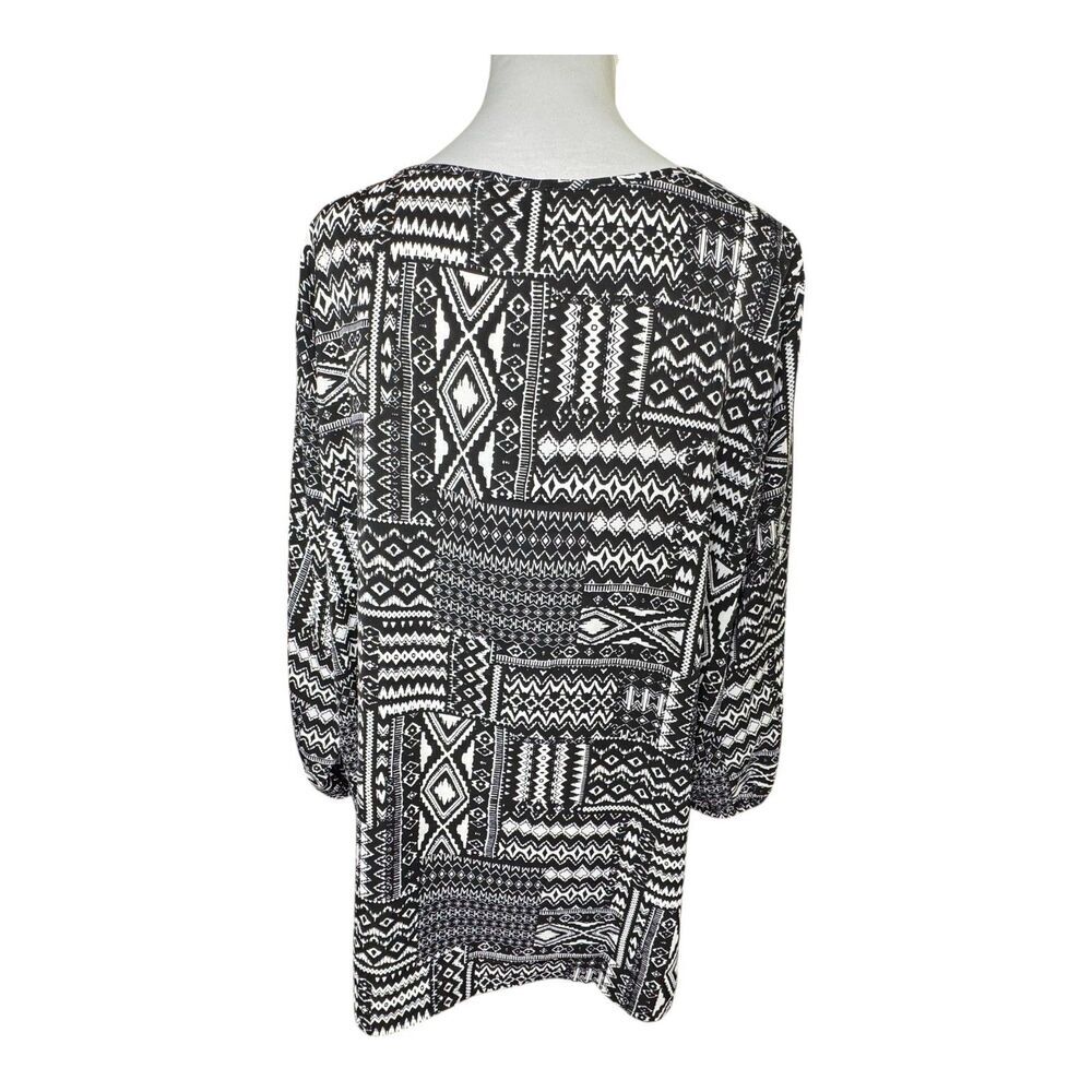 Mario Serrani Women Top SZ XXL NWT Geometric Black/White VNeck 3/4 Sleeve B2121
