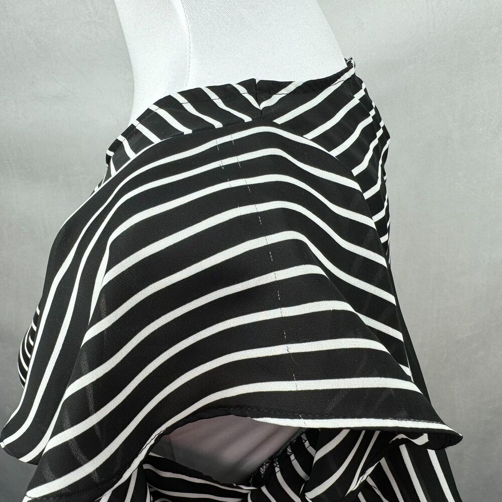 Elle Top Sz XS Flutter Sleeve Black White Stripes Round Neck Keyhole Side Slits