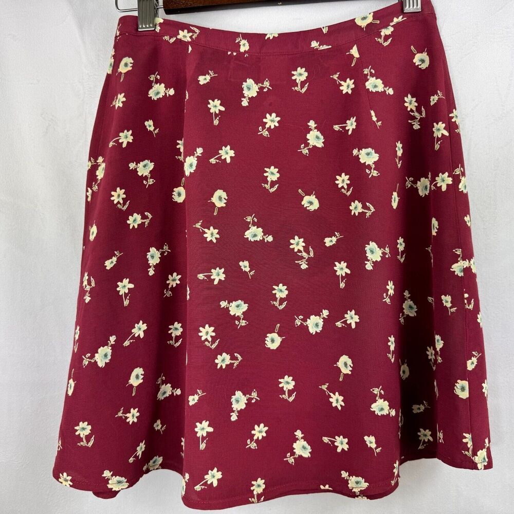 Gap Ladies Flare Skirt Sz 1 Rayon Burgundy white flowers Buttons left front side