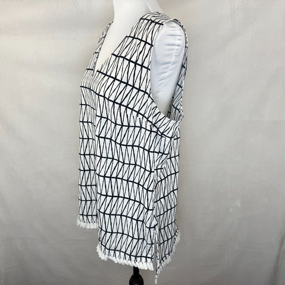 Banana Republic Top Sz L White Black Geometric Print VNeck Sleeveless Fringe Hem