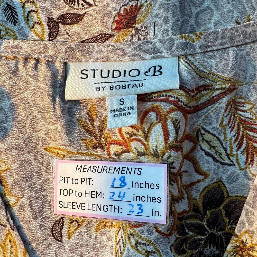 Studio B By Bobeau Top Sz S Womans Beige Brown Yellow Floral Long Sleeve V-Neck