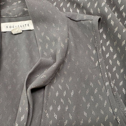 Socialite Ladies Top Sz S Gray Sleeveless VNeck Tie closure