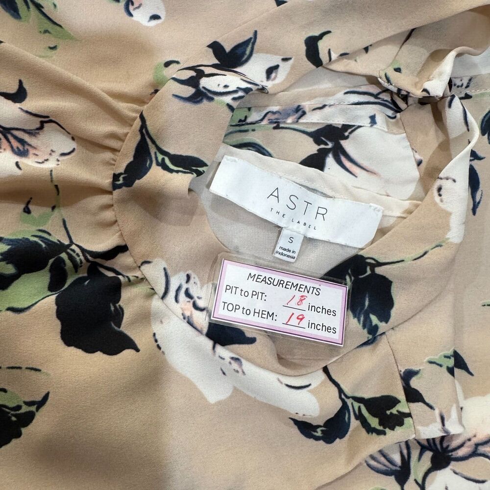 ASTR The Label Women Crop Top Sz S Beige Floral Chiffon Under Blouse Split Back