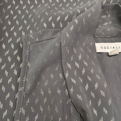 Socialite Ladies Top Sz S Gray Sleeveless VNeck Tie closure