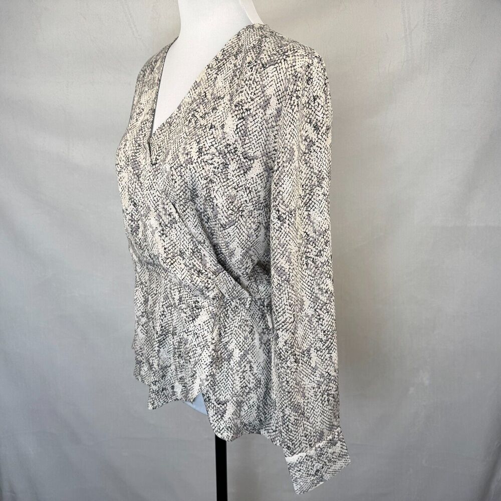 Ann Taylor Sz 4 White Snake Print Gray Black Long Cuffed Sleeve Faux Wrap Peplum