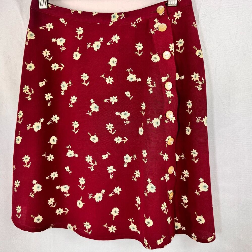 Gap Ladies Flare Skirt Sz 1 Rayon Burgundy white flowers Buttons left front side