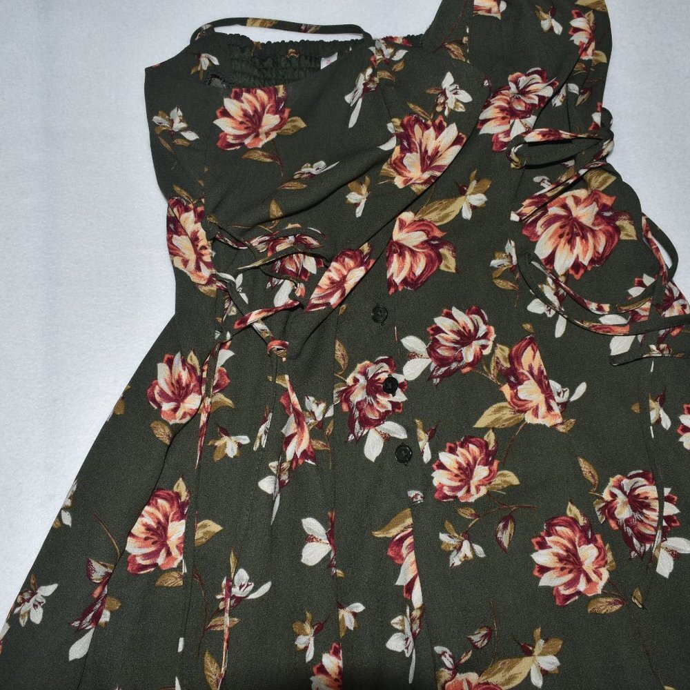 Xhilaration Sz M Green Floral Print Jumpsuit with wide leg short