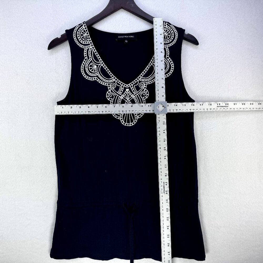 Jones New York Women Sz Small dark blue white embroidery V-neck sleeveless