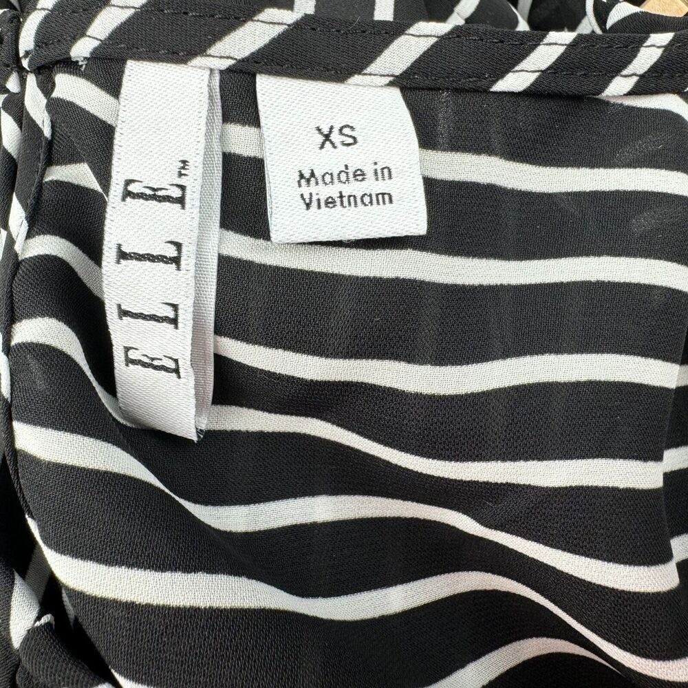 Elle Top Sz XS Flutter Sleeve Black White Stripes Round Neck Keyhole Side Slits