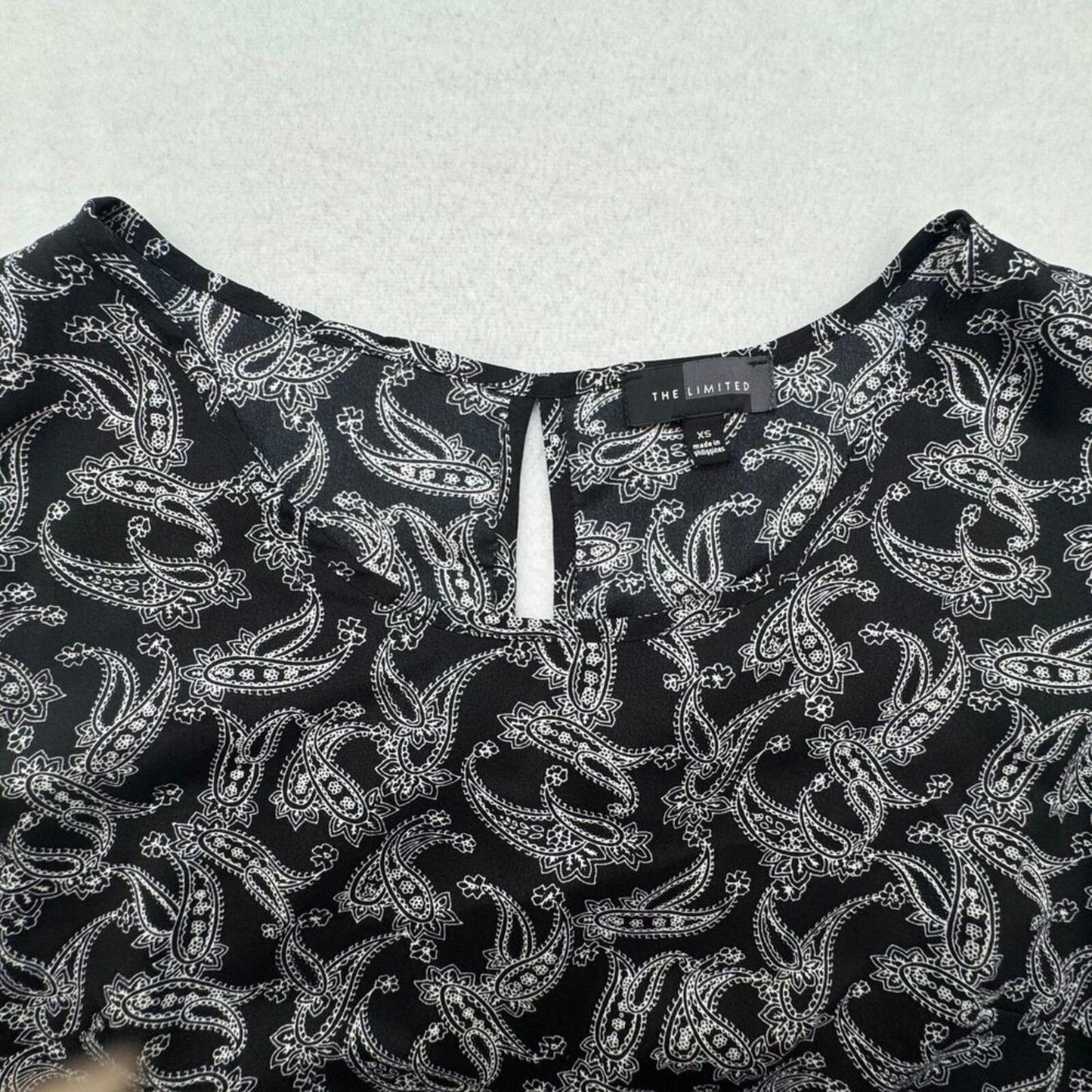 The Limited Women Top Sz XS Black White Paisley Print Round Neck Cap Sleeves