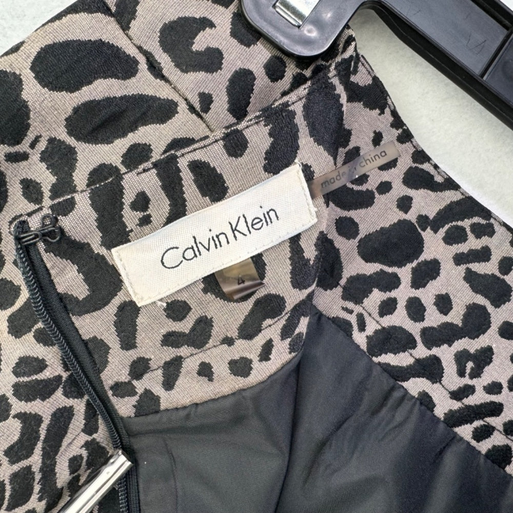 Calvin Klein Pencil Skirt Sz 4 zipper closure Taupe with black animal print