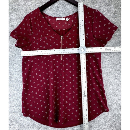 Tempted Los Angeles Women Blouse Burgundy with Gray Triangles V-Neck Zipper Sz M