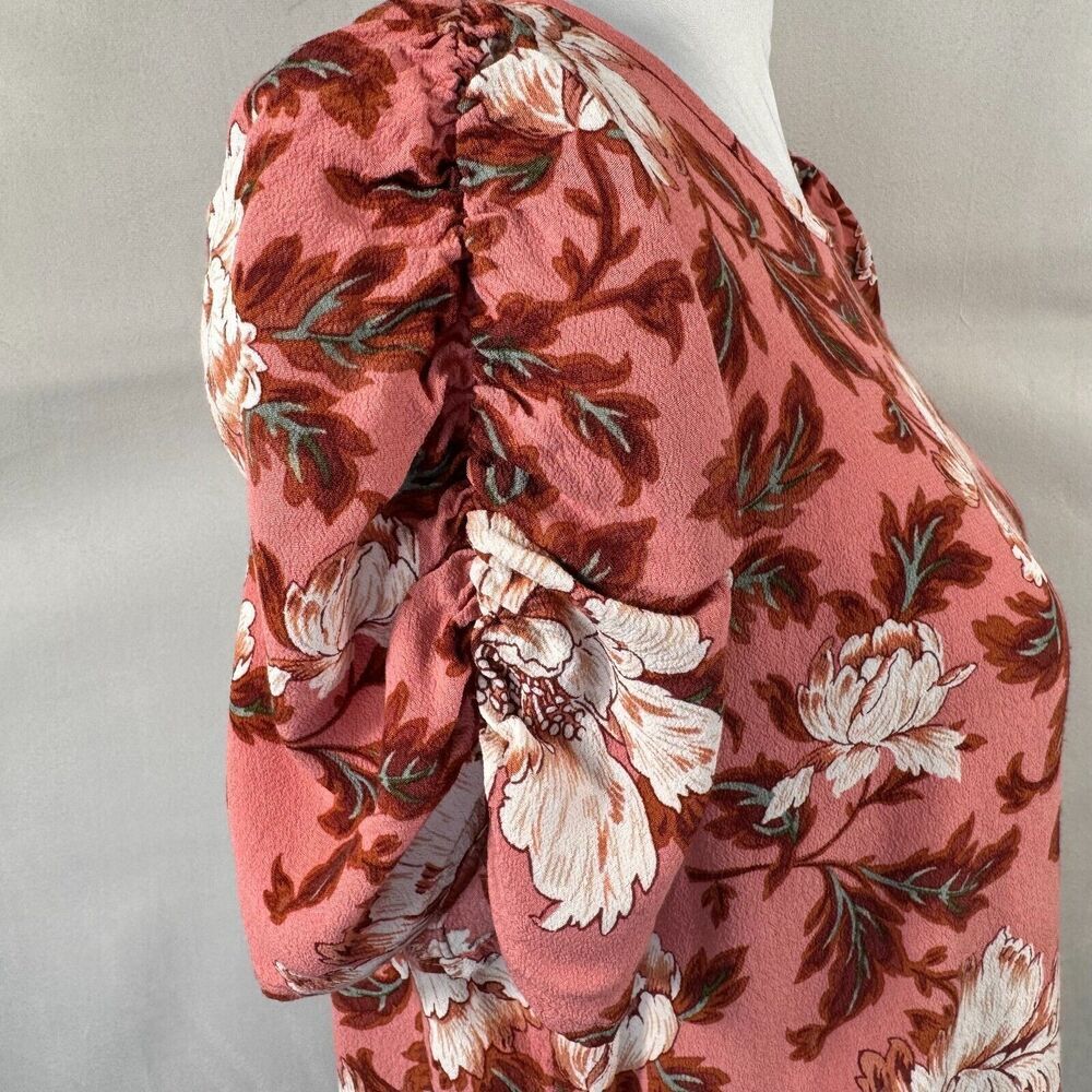 LOFT Blouse Sz S Pink Rayon Floral Print Round neckline Ruched Short Sleeve