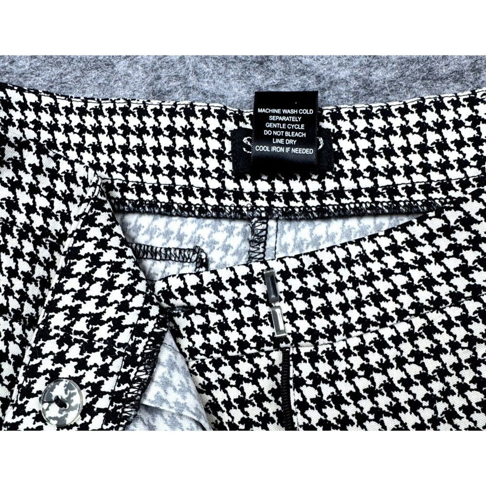 SOHO Women’s  Black & White Houndstooth Shorts w/ Pockets, Elastic - Size 6