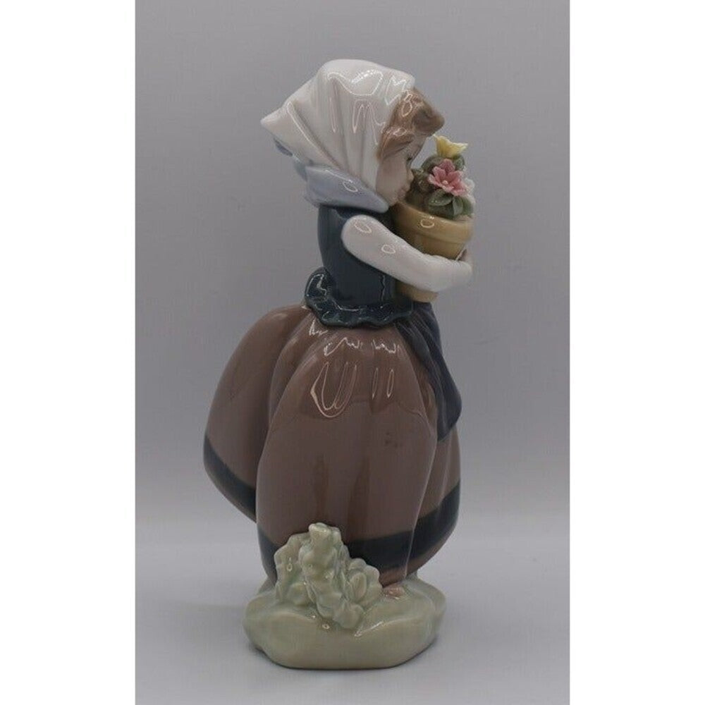 Lladro 5223 Spring is Here Vintage Figurine