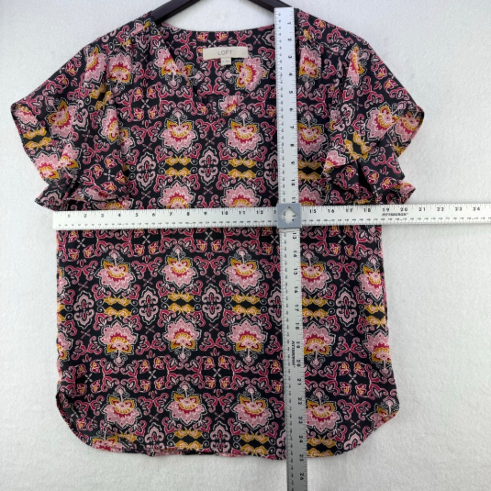 LOFT Blouse Women Sz XS Charcoal Red Pink Yellow floral V-Neck Flutter Sleeves