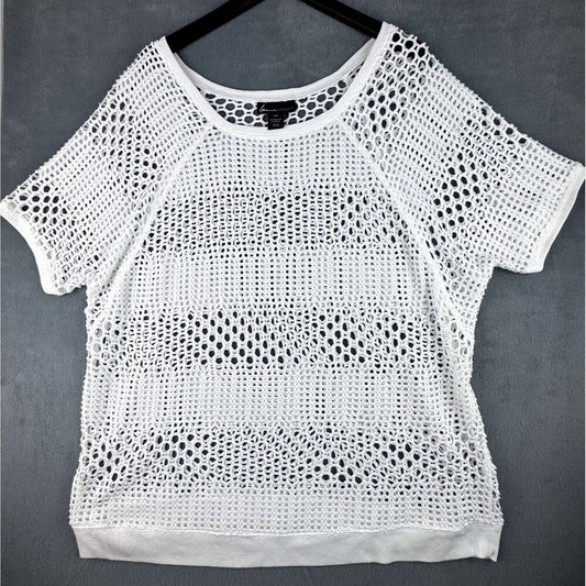 White short-sleeve crochet knit top hanging on a black hanger against a dark gray background.