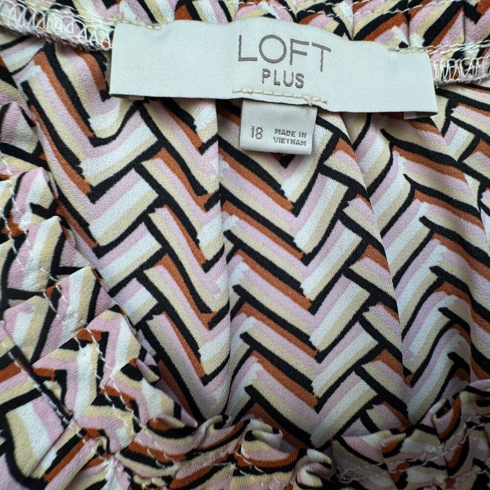 LOFT Plus Sz 18 Ruffle Crew Neck Front Keyhole Flutter Sleeves Pink ZigZag Print