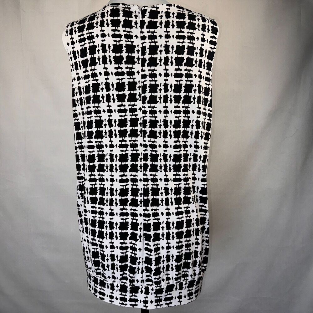 Calvin Klein Top Sz L Black and white Round Neck Pleated front Sleeveless zip