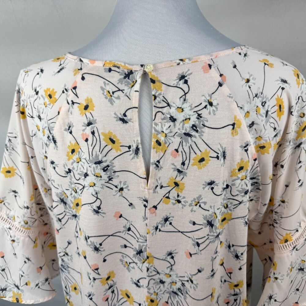 Loft Ladies Blouse Sz M Pink Floral Ruffle 3/4 Length Sleeve Ladder Trim Career
