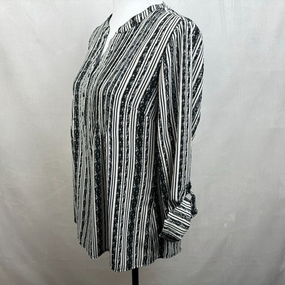 NY Collection Top Sz S Black White Stretchy Henley Neck Roll Up Sleeves Pleated