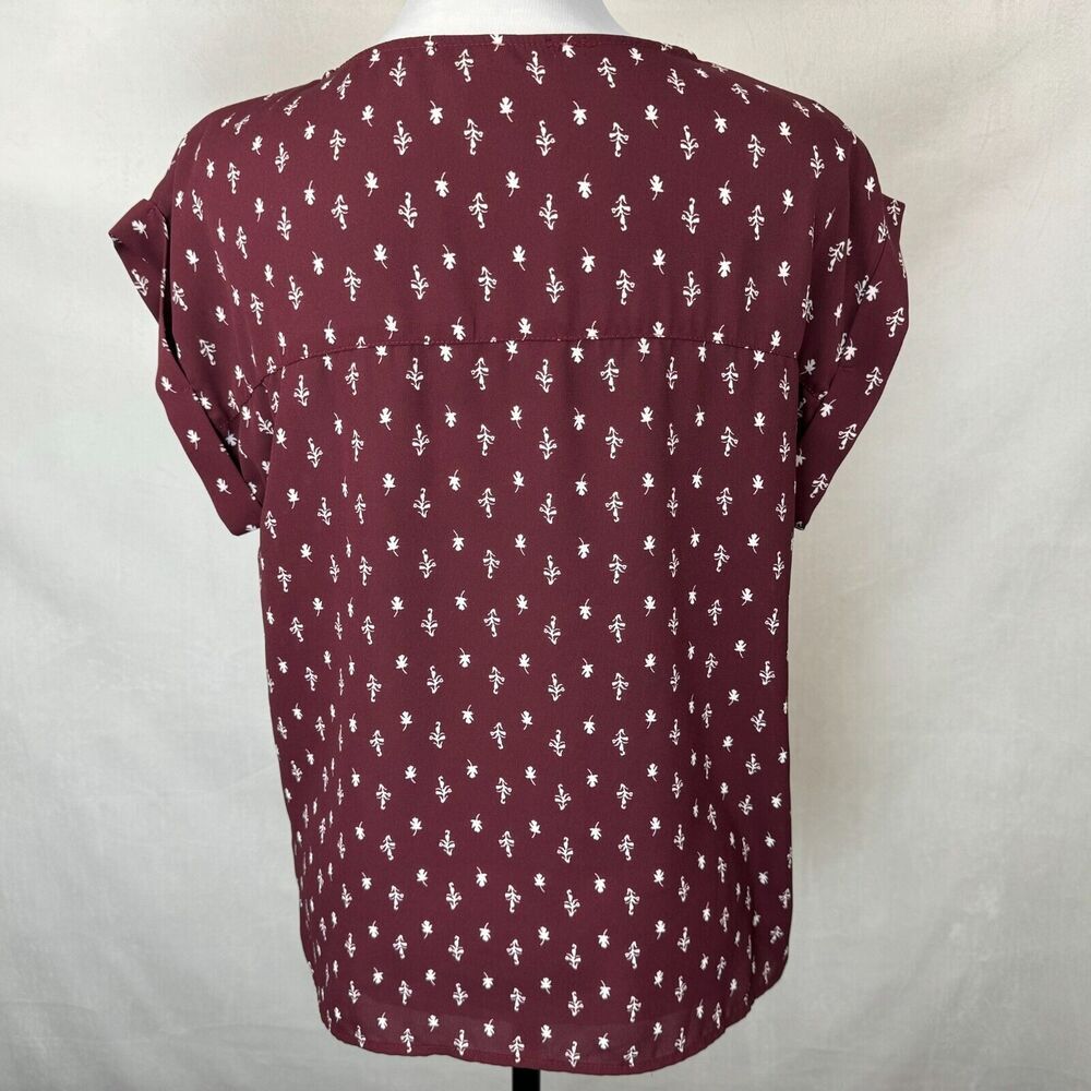 Forever 21 Ladies Top Sz S Burgundy White Print Cap Cuffed Sleeve Round Neck