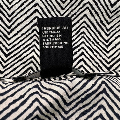 FOREVER  21 Blouse Sz M Semi Sheer Round Neck Short Sleeve geometric print