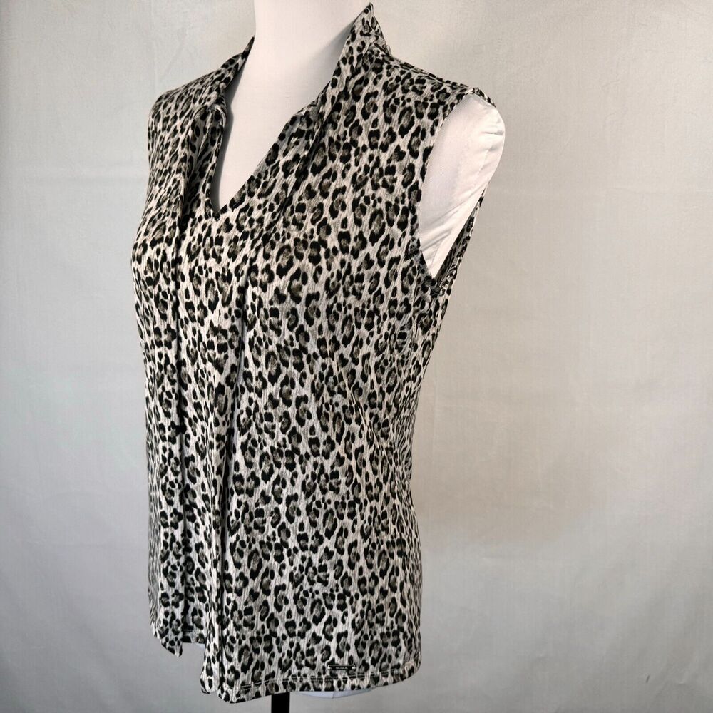 Blusa Tahari sin mangas, talla S, estampado animal, cuello en V, con lazo al frente