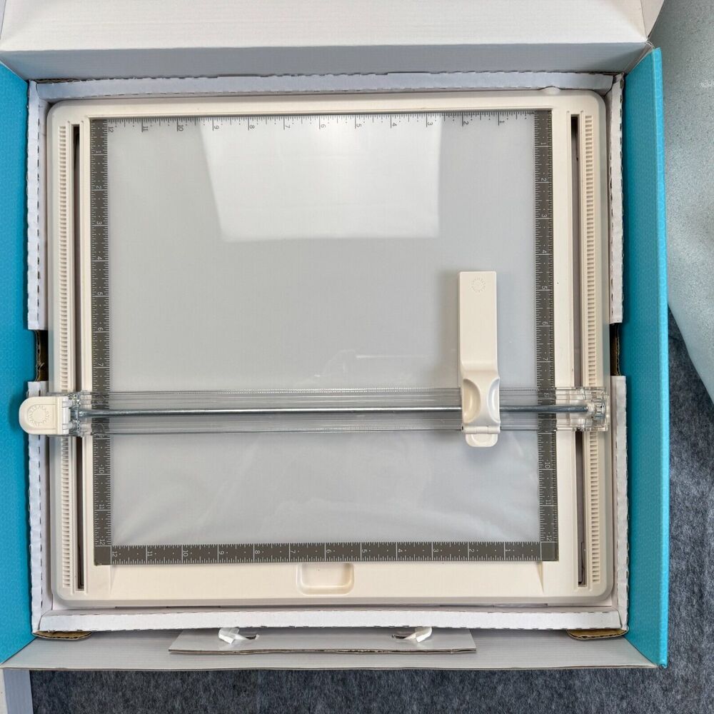 Martha Stewart Crafts LED Light Table Trimmer Station 12” Square Glass NEW M2019