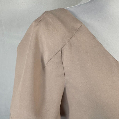 Forever 21 Ladies Blouse Sz S Beige Boat Neck Back Button Blouse Short Sleeve