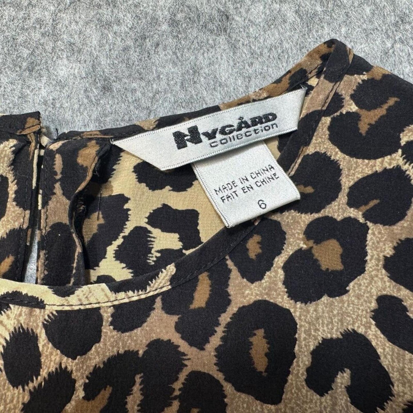 Nygard Collection Women Sz 6 Brown Animal Print Elegant Crew Neck Short Sleeve