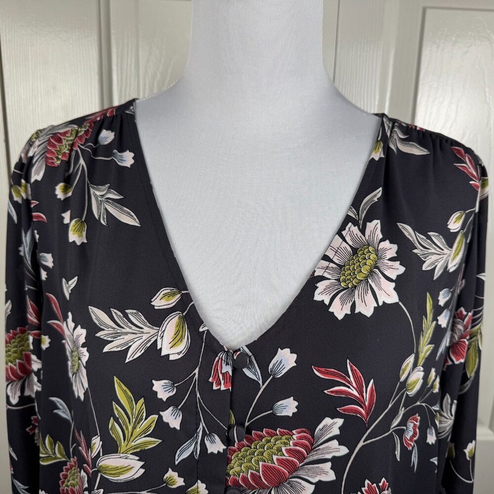 LOFT Women Blouse Sz M Charcoal Floral VNeck Long Sleeve Button Down Ruffle Cuff