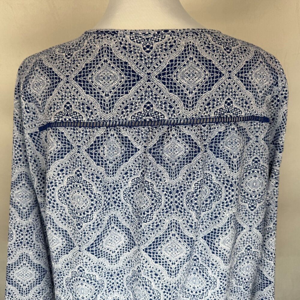 Fever Women Top Sz M Blue White Print Split Neck 3/4 Sleeve Ladder Trim