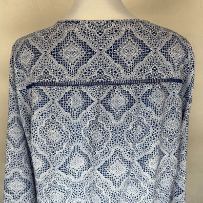 Fever Women Top Sz M Blue White Print Split Neck 3/4 Sleeve Ladder Trim