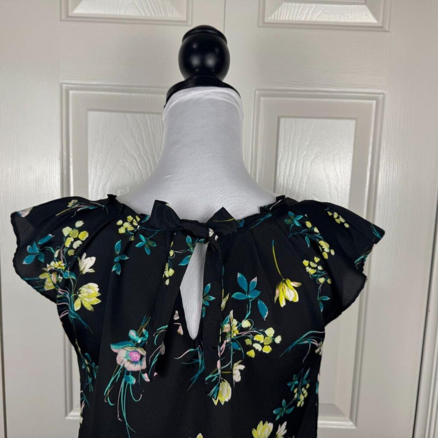 LC Lauren Conrad Blouse Sz XS Black Floral Round Pleated Neck Cap Sleeve