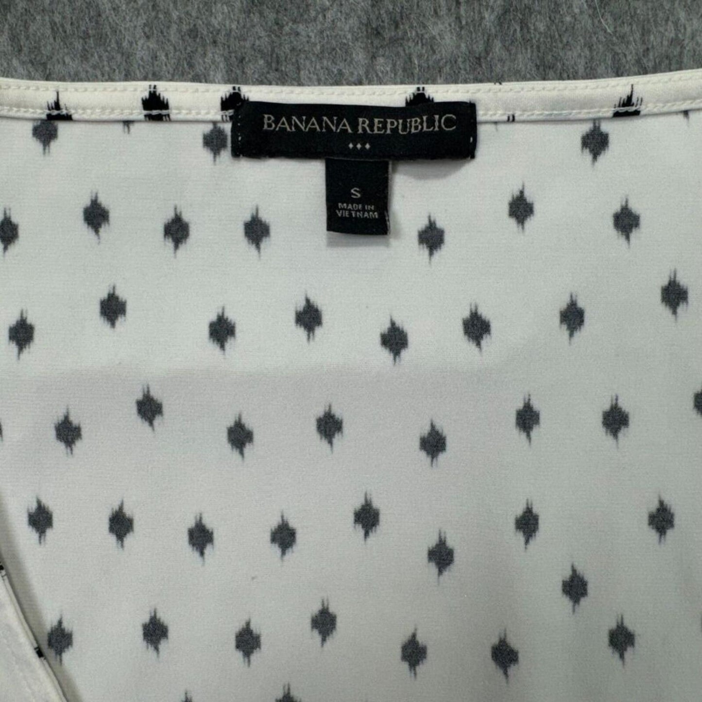 Banana Republic Women Top Sz S White Black Print Scoop Pleated Neck Sleeveless