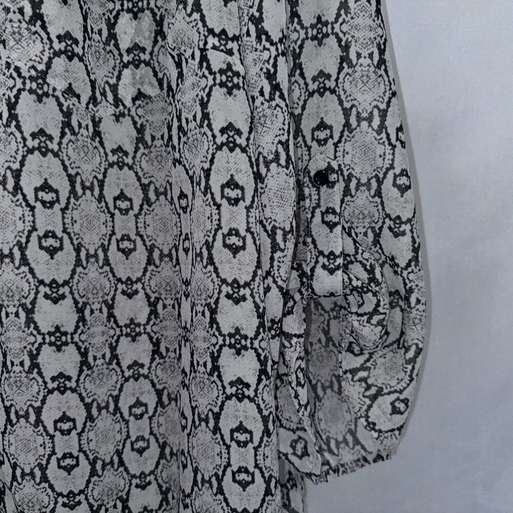 Como Women's Size 2X Black & White Roll Tab Semi-sheer Tunic Blouse