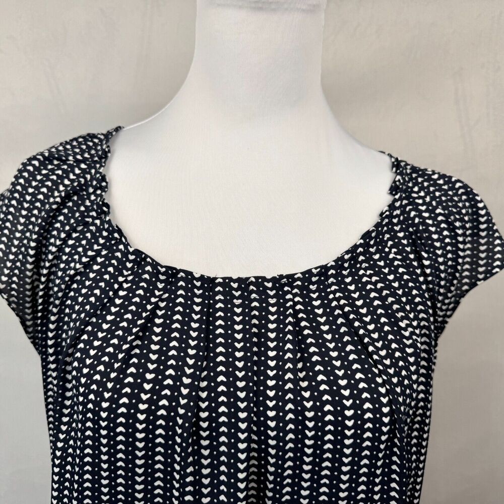 LC Lauren Conrad Blouse Sz S Navy with White Hearts Pleated Neckline Cap Sleeve