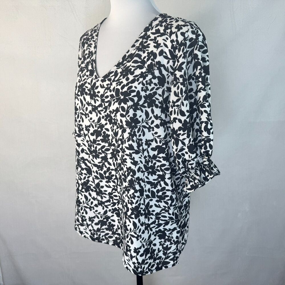 Well Worn Sz M White Blouse Black Floral Print Elbow Sleeve V Neck NWT B1968