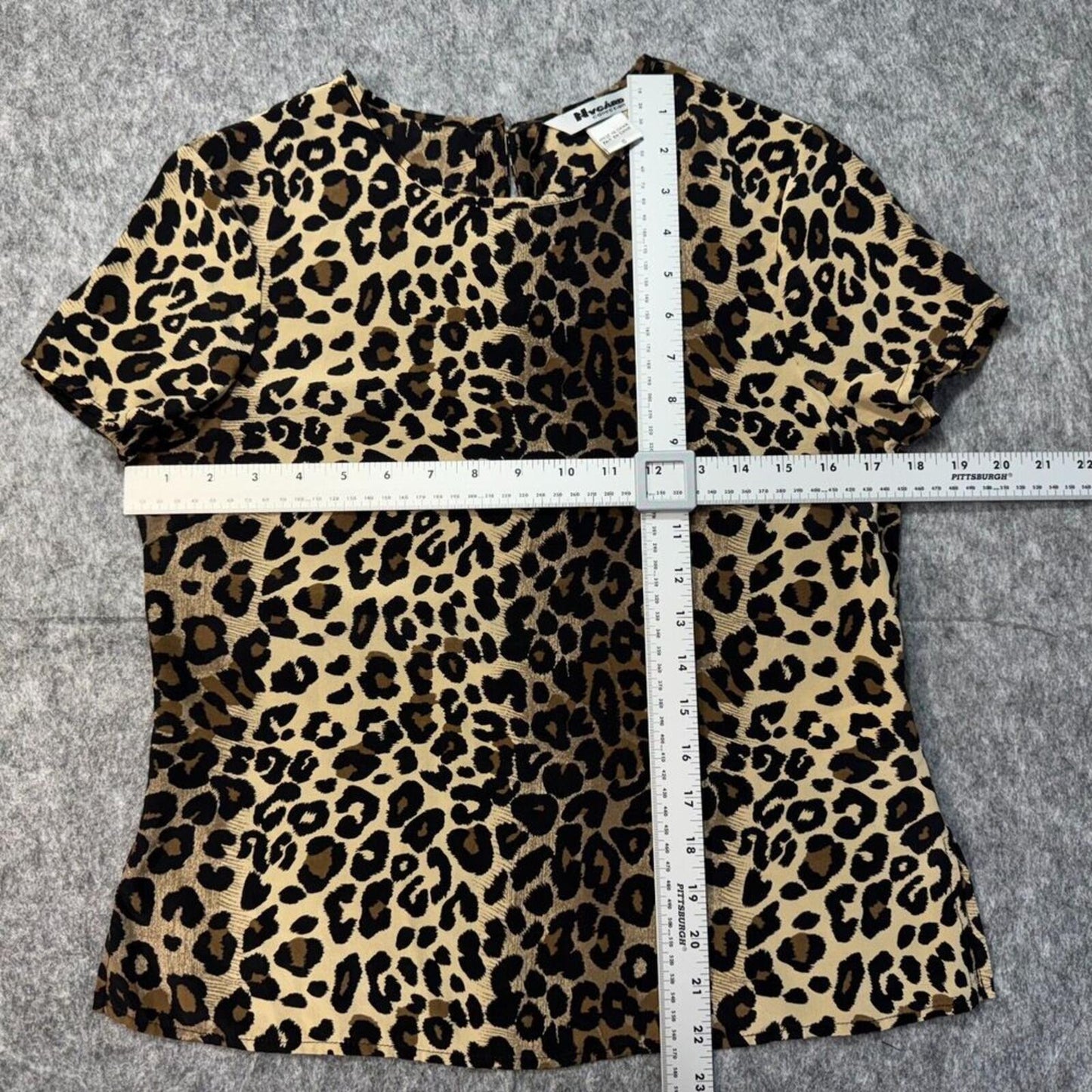 Nygard Collection Women Sz 6 Brown Animal Print Elegant Crew Neck Short Sleeve
