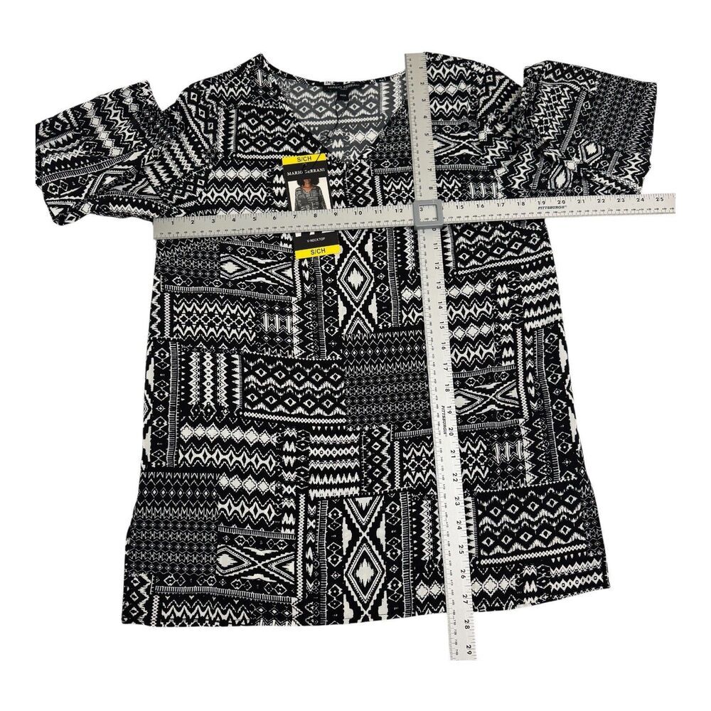 Mario Serrani Women Top SZ S NWT Geometric Black/White VNeck 3/4 Sleeve B2116