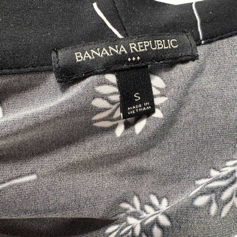 Banana Republic Blouse Sz S Black White Flowers V-Neck Tie Front Sleeveless