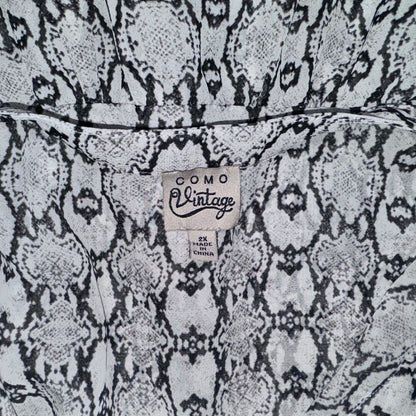 Como Women's Size 2X Black & White Roll Tab Semi-sheer Tunic Blouse