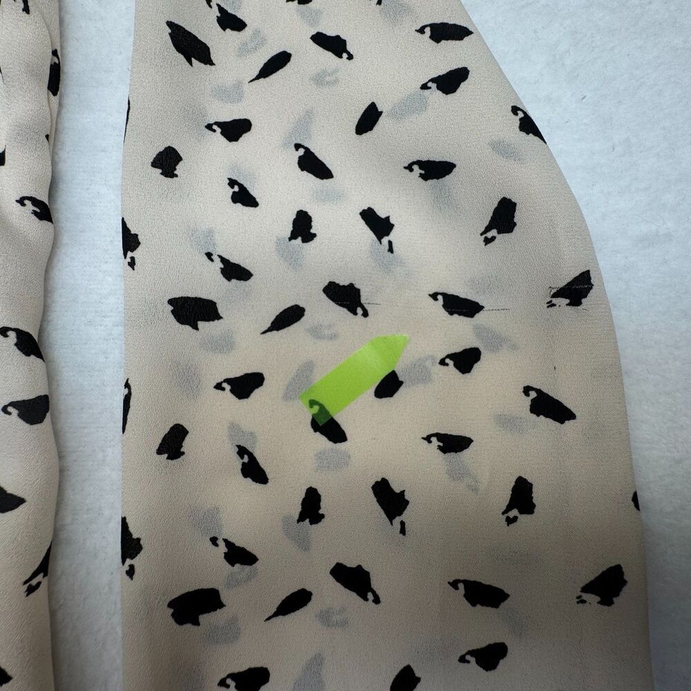 ASTR Blouse Sz XS Beige Black Print VNeck Ladder Stitch Trim Cuffed Long Sleeve